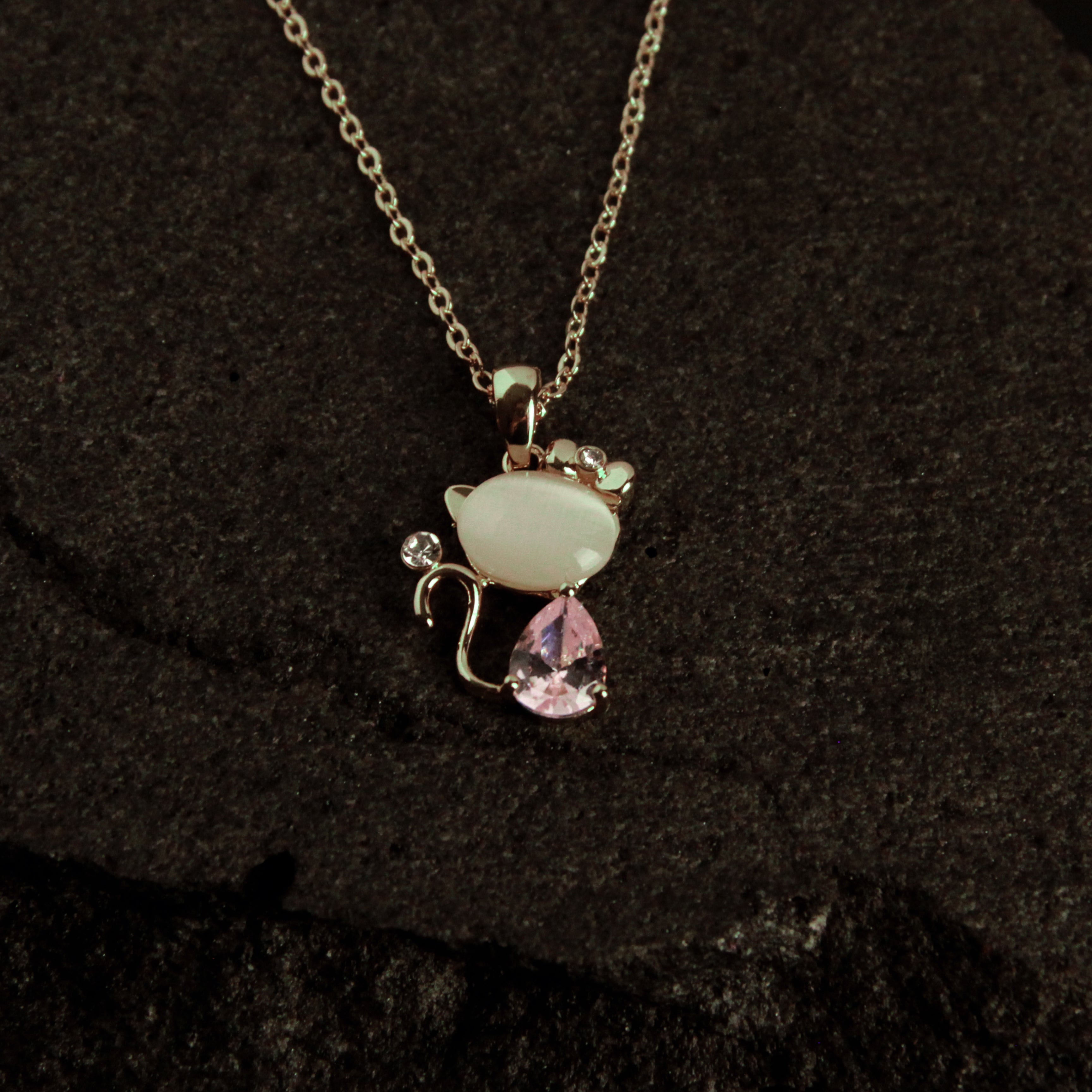 Minimalist cat necklace in gold with stone and crystal embellishments, charming gift for cat enthusiasts
