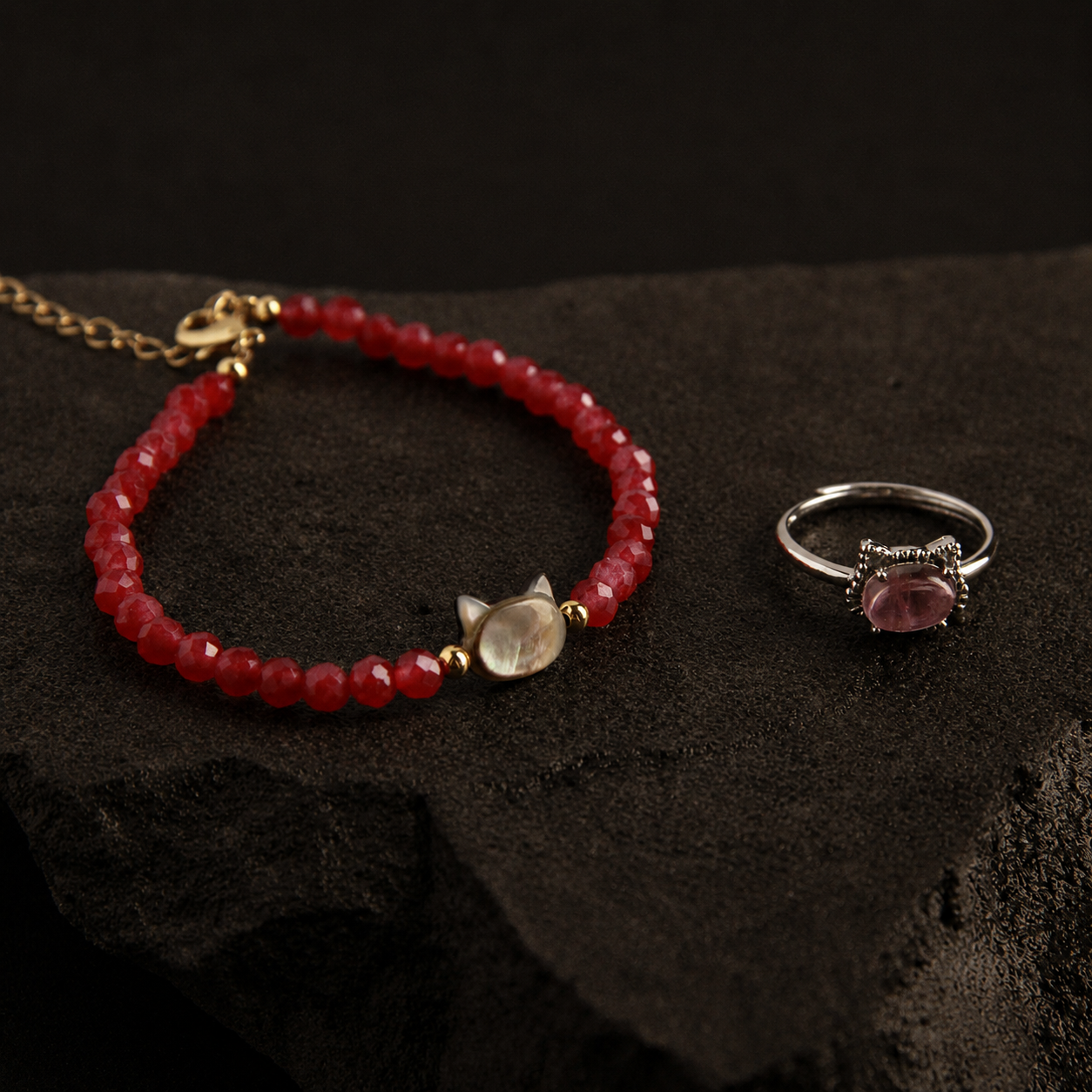 Elegant silver cat jewelry set with ring and bracelet featuring red stone, refined gift for cat lovers with custom photo and message card