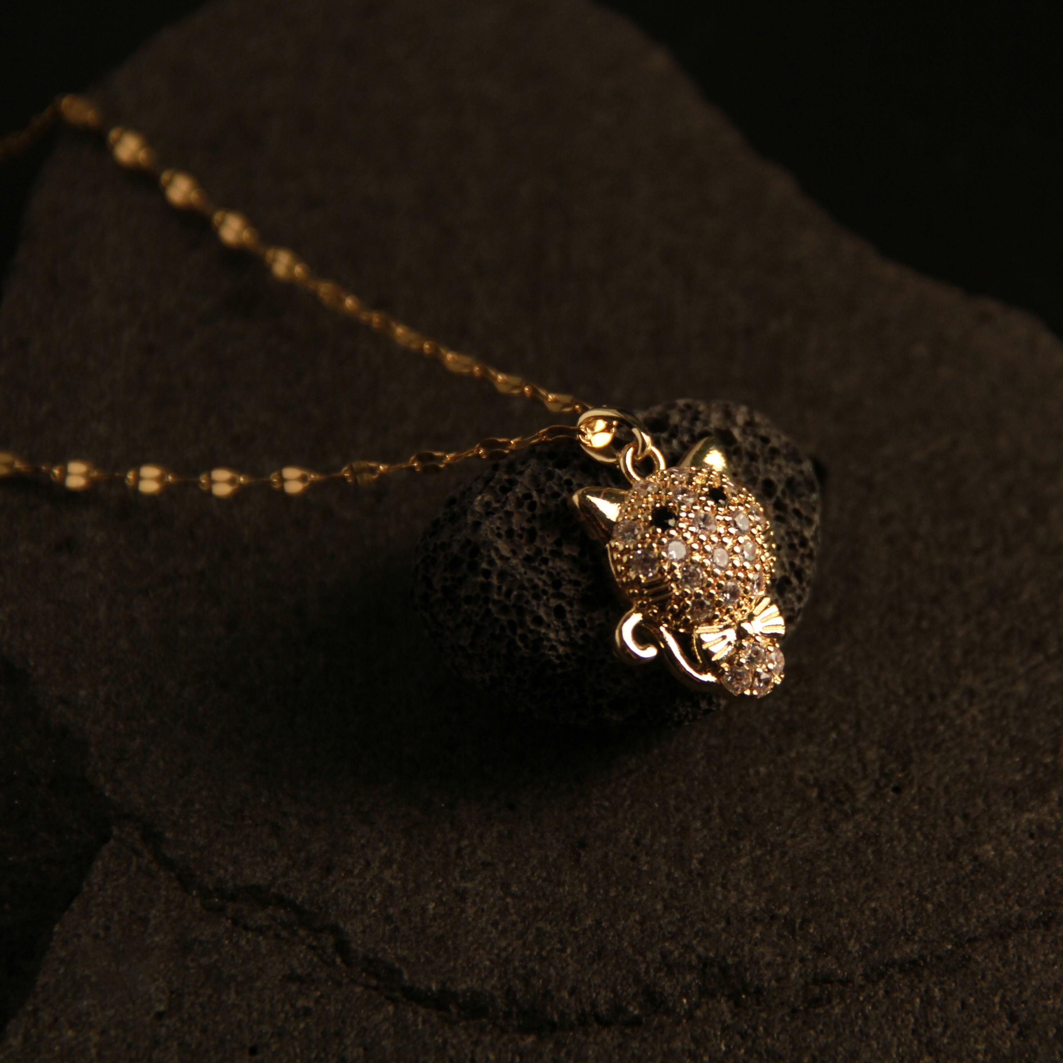 Gold cat necklace with crystal-studded cat pendant, cute and elegant jewelry for women and cat lovers