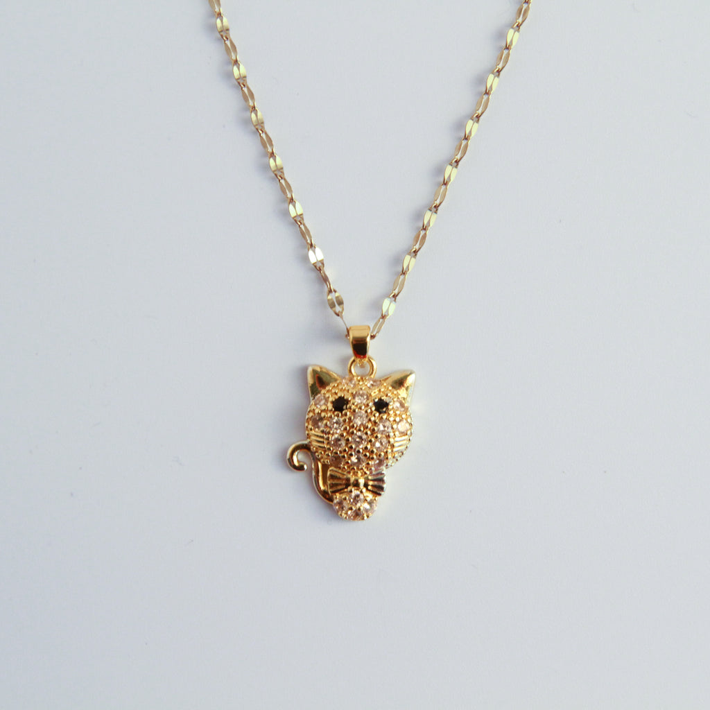 Gold cat necklace with crystal-studded cat pendant, cute and elegant jewelry for women and cat lovers