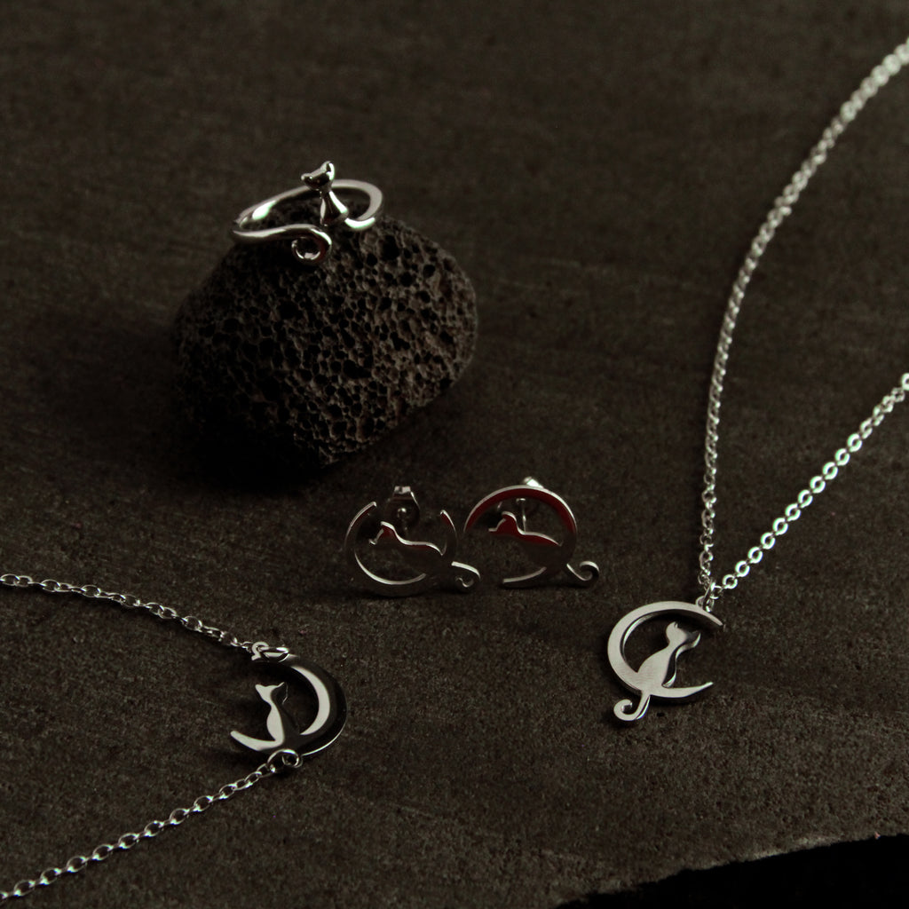 Minimalist silver cat jewelry set with necklace, bracelet, earrings and ring, elegant gift for cat lovers with custom photo and message card