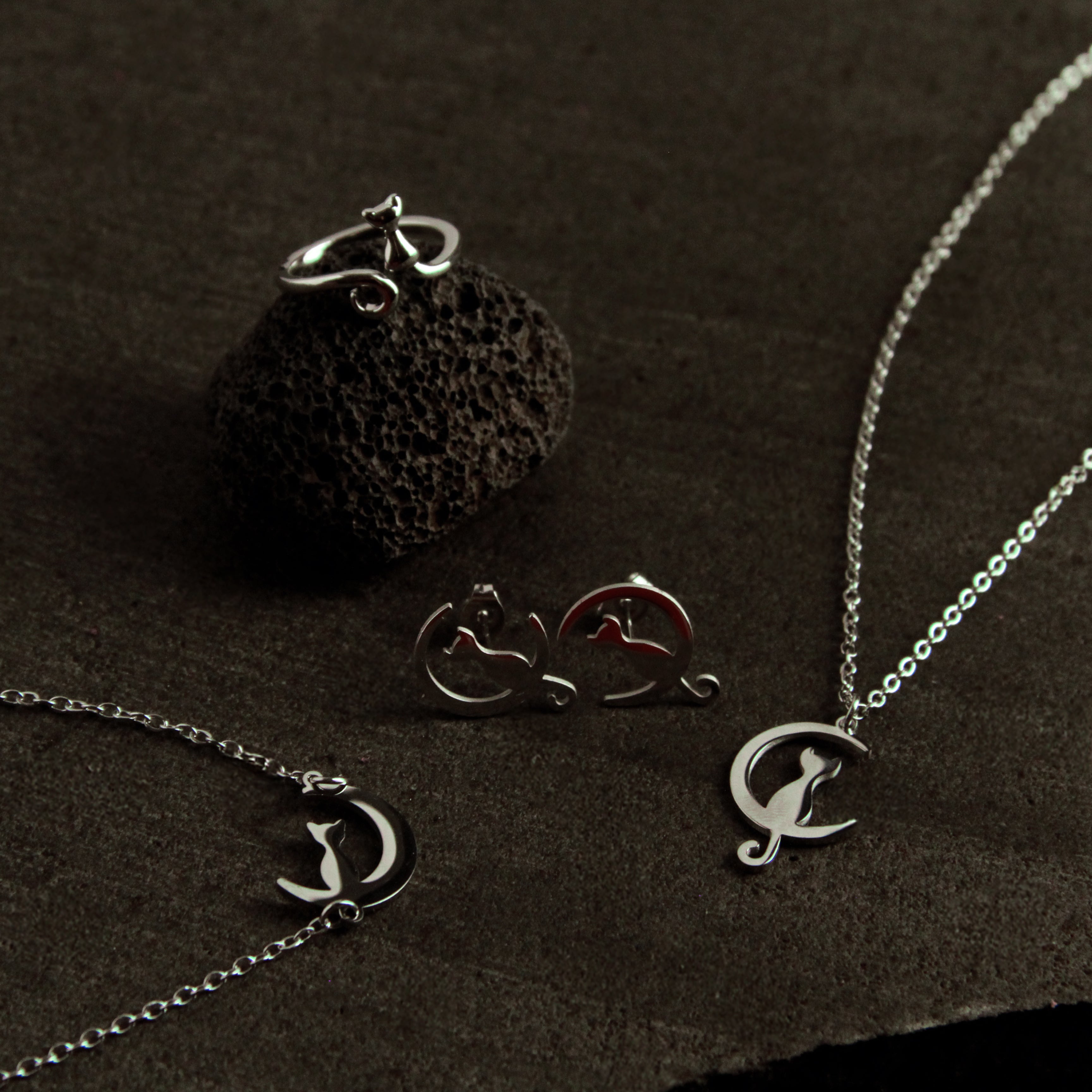Minimalist silver cat jewelry set with necklace, bracelet, earrings and ring, elegant gift for cat lovers with custom photo and message card