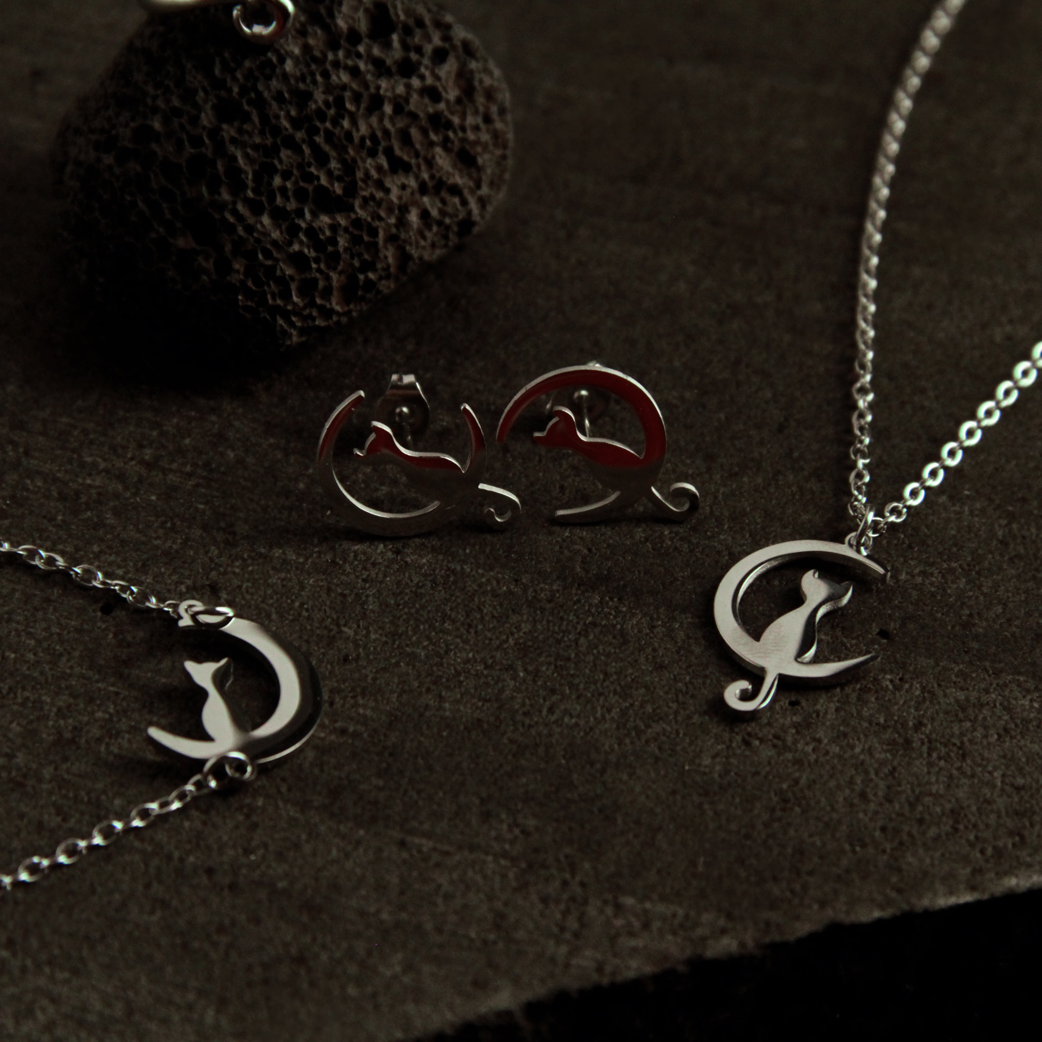 Minimalist silver cat earrings with curved cat shape, lightweight jewelry for cat lovers
