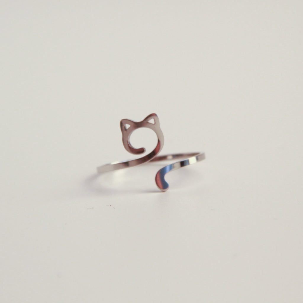 Adjustable silver cat ring with minimalist cat silhouette, elegant jewelry for cat lovers and everyday wear