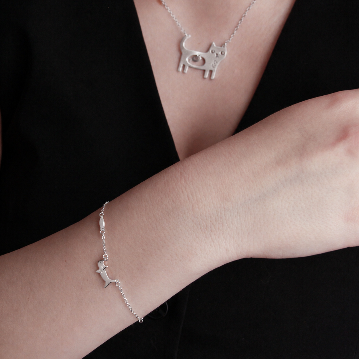 Cute silver cat jewelry set with necklace, bracelet and ring, playful gift for cat lovers with custom photo and message card