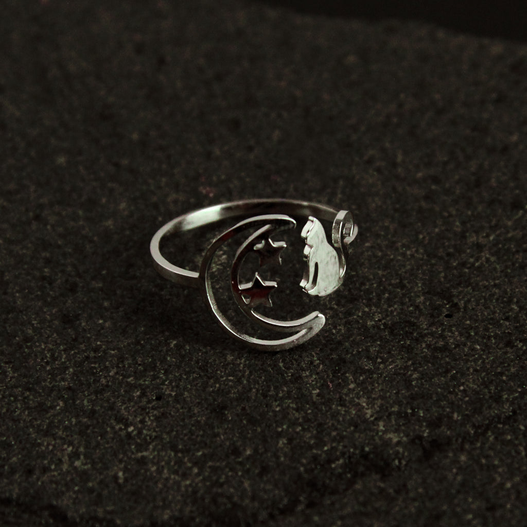 Minimalist silver cat ring with crescent moon design, adjustable statement jewelry for everyday wear