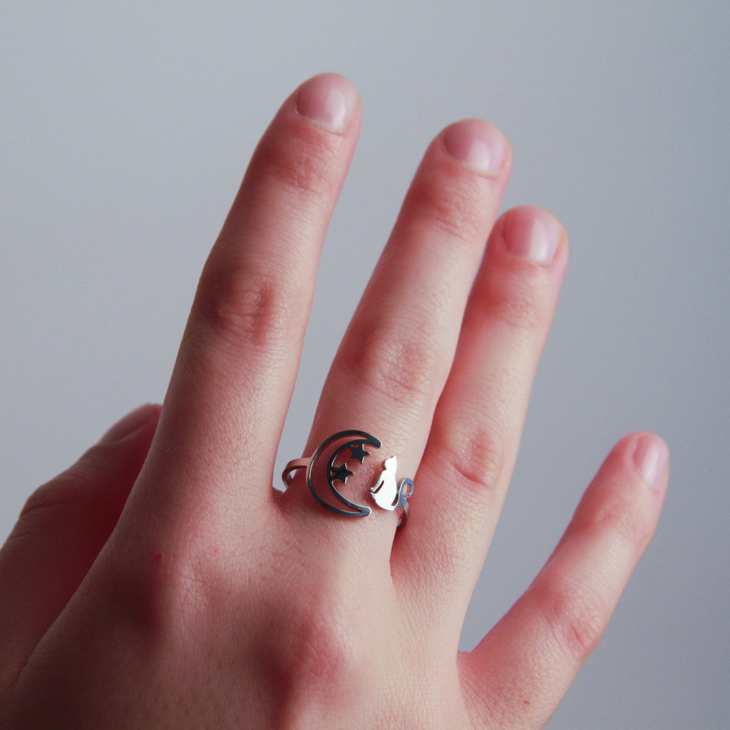 Cute cat-shaped silver ring with moon and star accents, adjustable gift for women and cat lovers