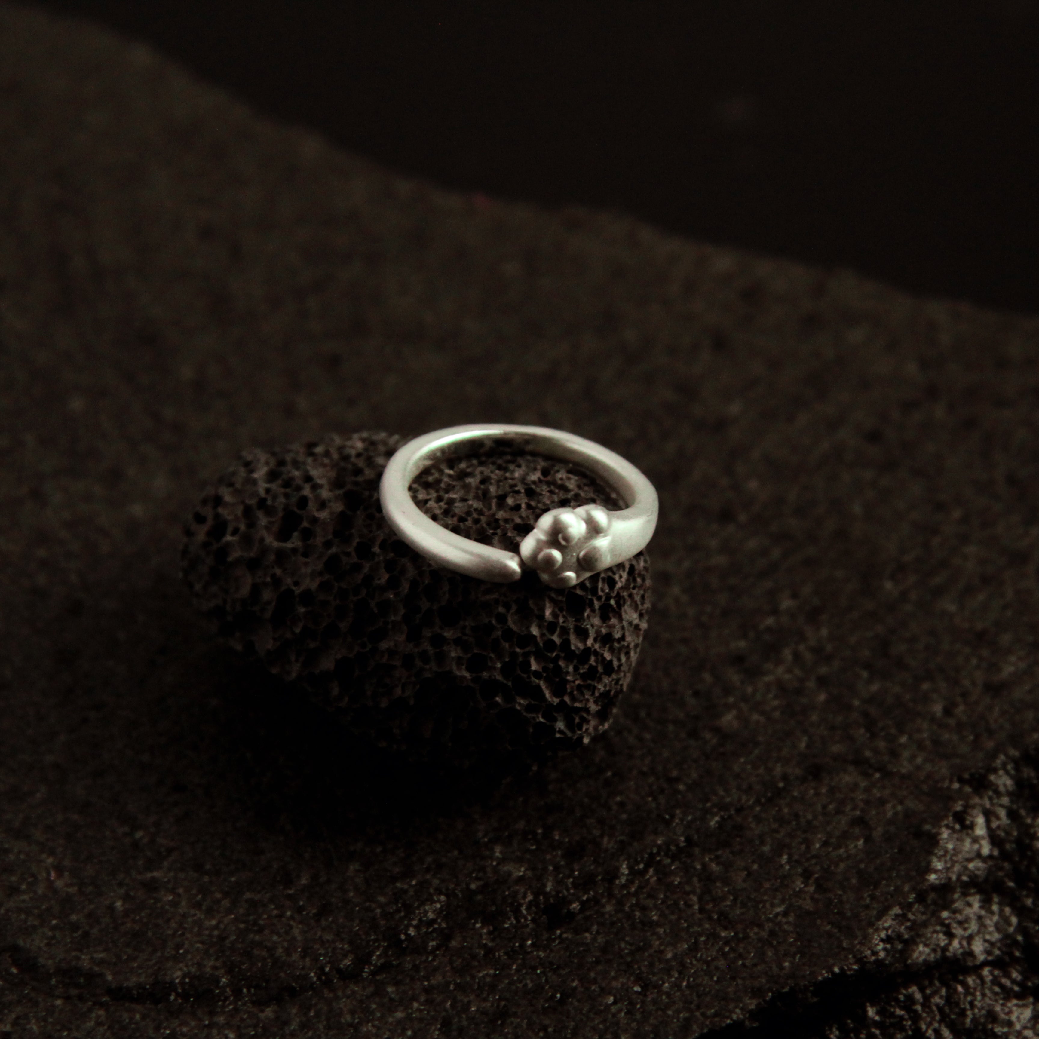 Adjustable silver cat paw ring featuring a minimalist paw print design, elegant jewelry for cat lovers