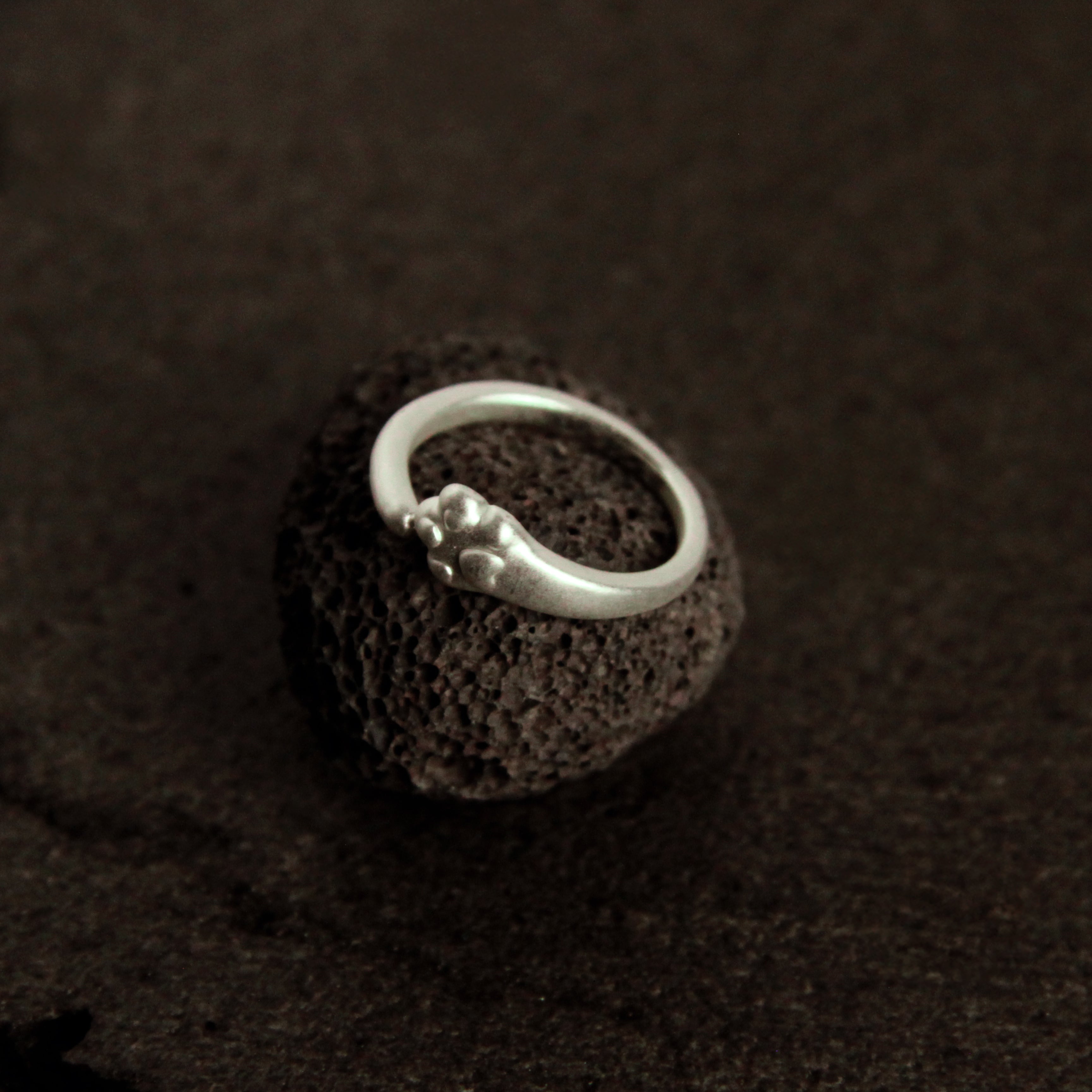 Minimalist sterling silver paw ring with charming cat paw detail, everyday jewelry for animal lovers