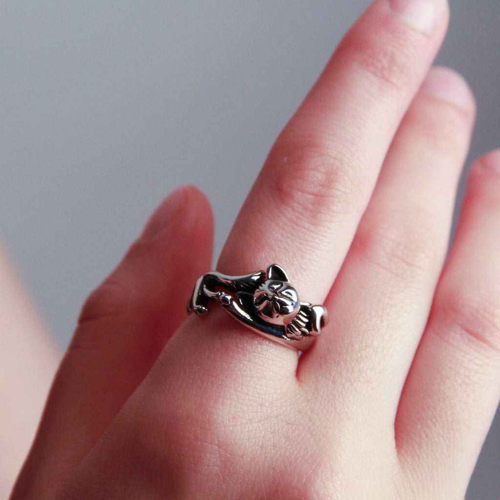 Adjustable silver cat ring with wrap design, minimalist cat jewelry for women and cat lovers