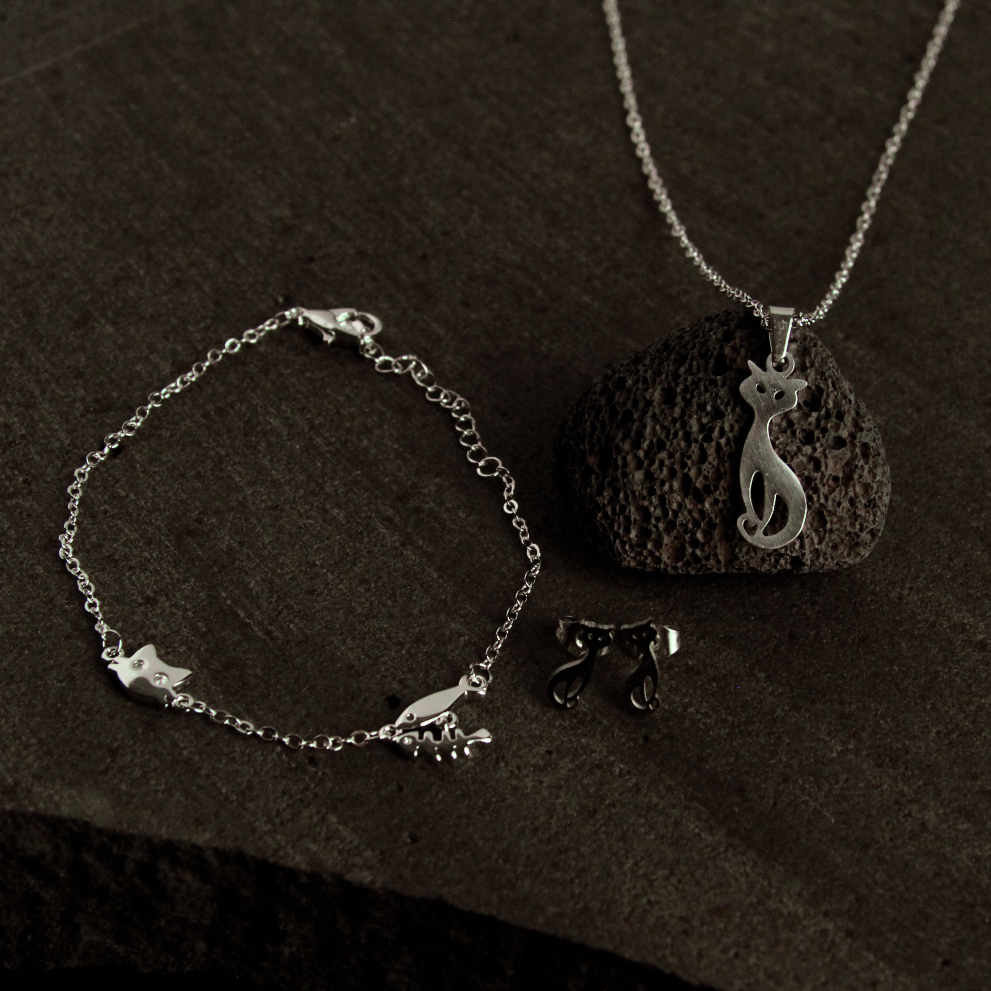 Cute silver cat jewelry set with necklace, bracelet and ring, playful gift for cat lovers with custom photo and message card