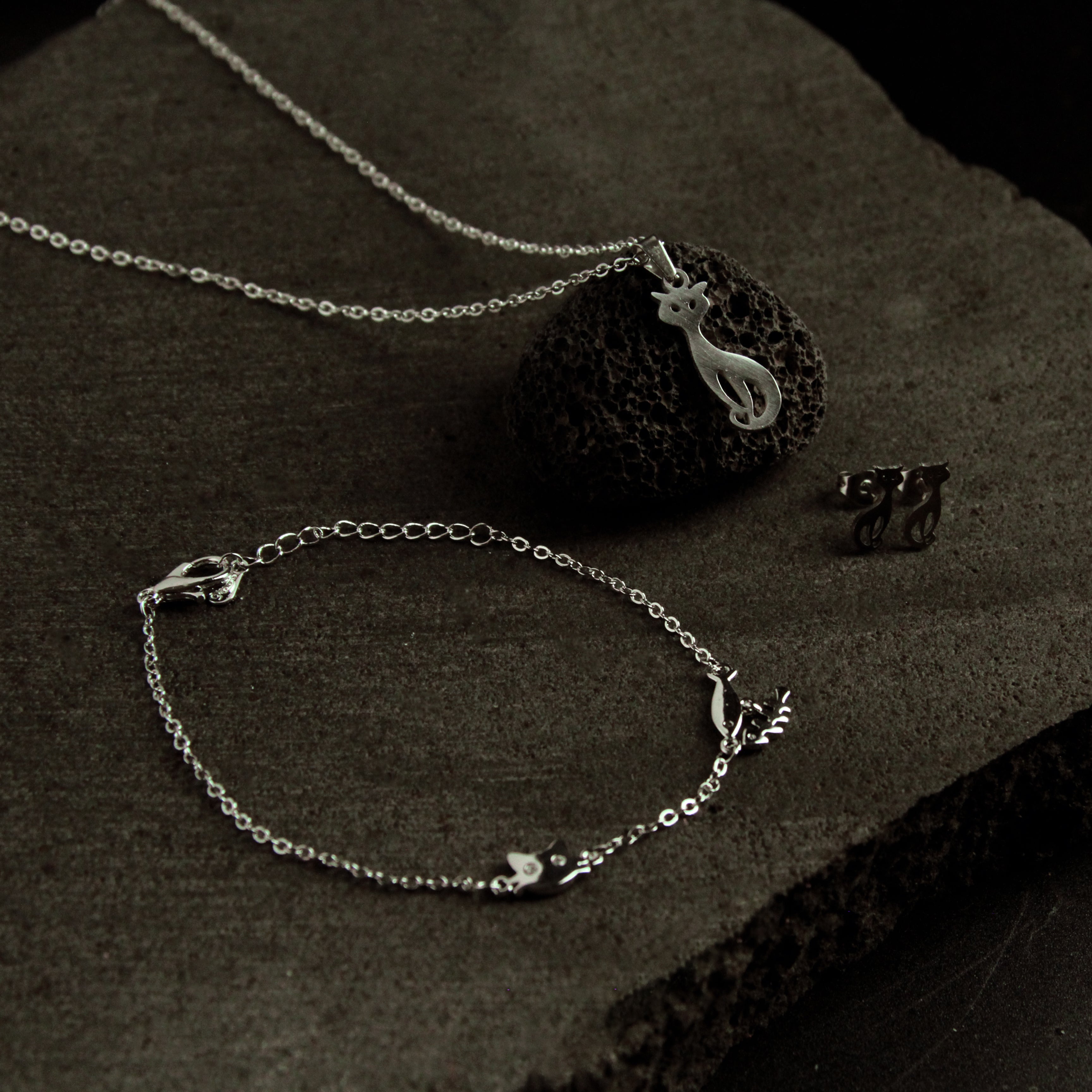 Cute silver cat jewelry set with necklace, bracelet and ring, playful gift for cat lovers with custom photo and message card