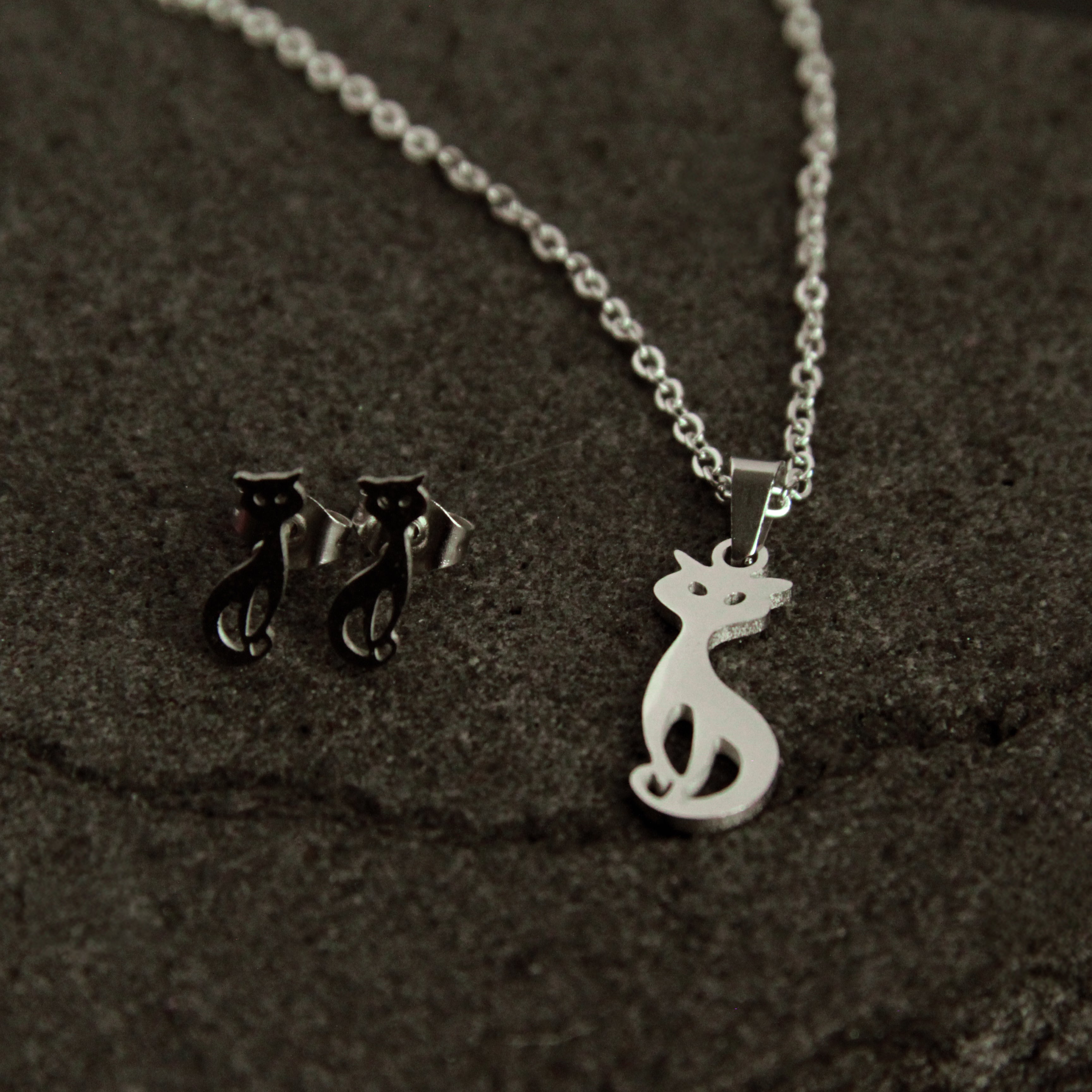 Minimalist silver cat jewelry set including neclace and earrings, elegant matching gift for cat lovers