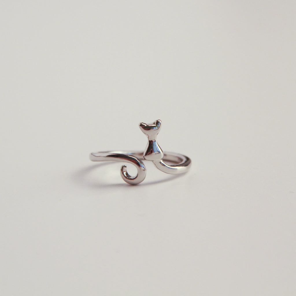 A silver ring shaped like a small cat 